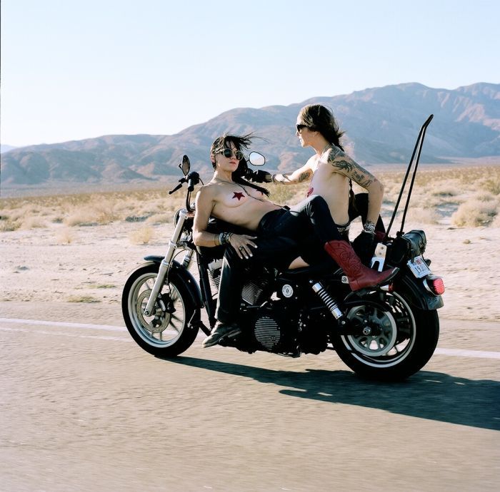 Girls on a motorcycle in Sao Gonçalo