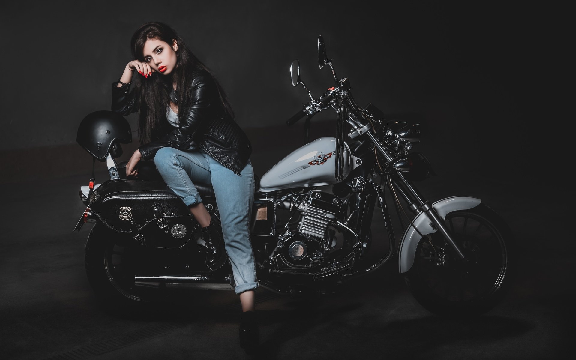 Biker girls: style and drive in Sao Gonçalo