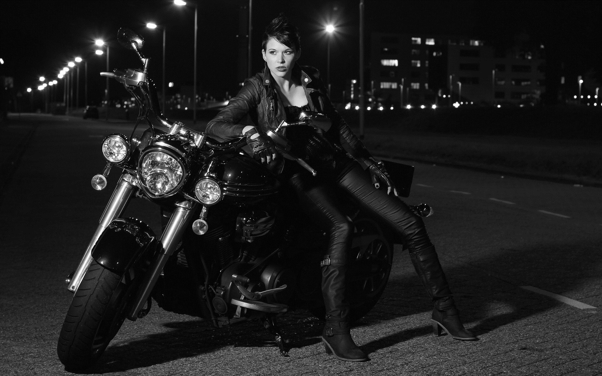 Photo Beautiful girls and motorcycles in Sao Gonçalo