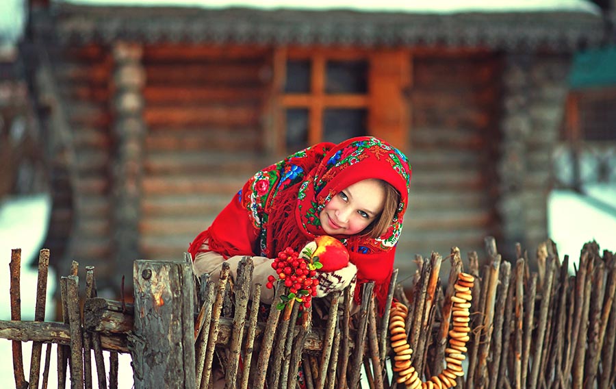 Sexy girl Women in Slavic costumes in Sao Gonçalo