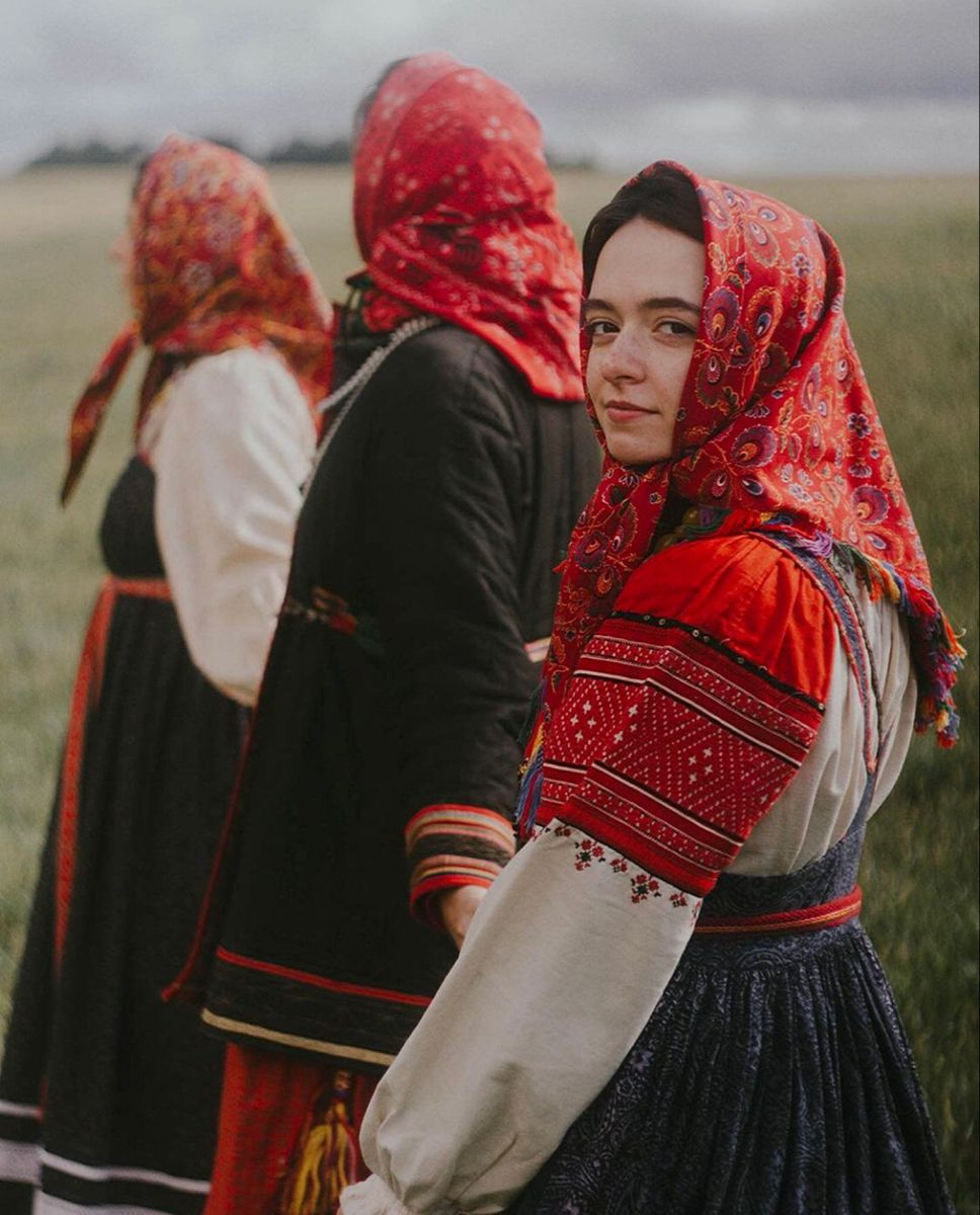 Women in Slavic costumes in Sao Gonçalo