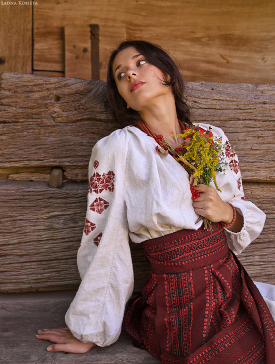 Girls in Slavic costumes in Sao Gonçalo