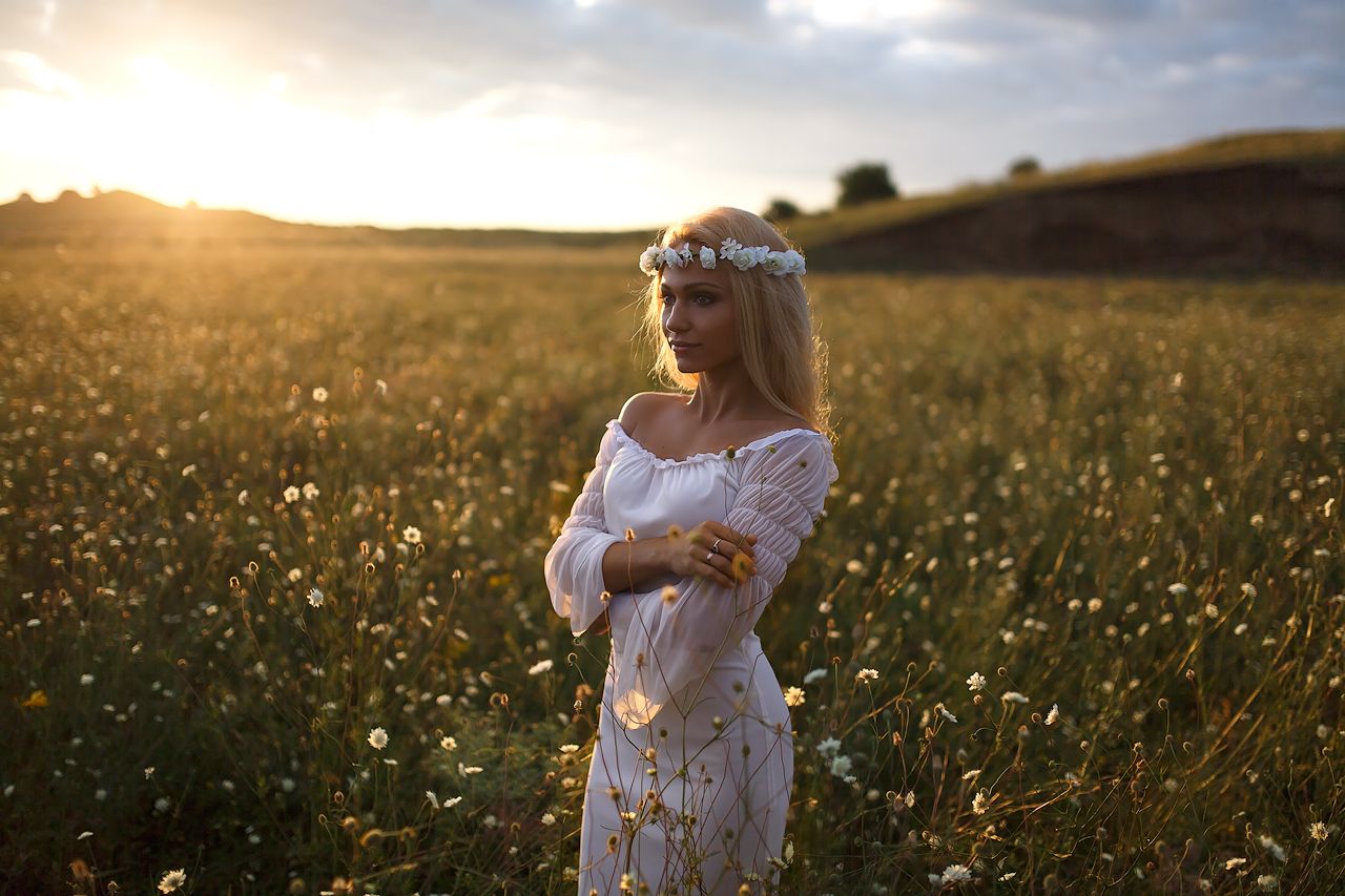 Girls in Slavic costumes in Sao Gonçalo