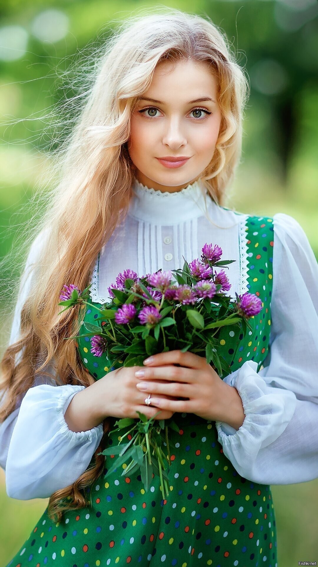 Girls in Slavic costumes in Sao Gonçalo